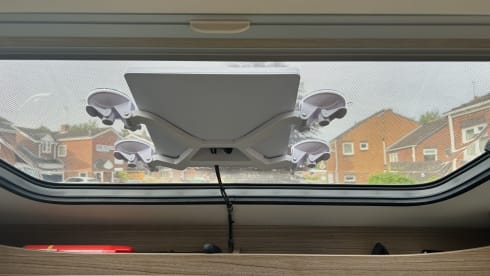 Arthur – Camping-car 2021 Automatique Lit Français Starlink WiFi Illimité 