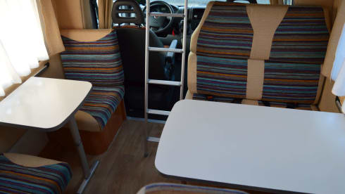Beautiful complete and very neat 6-person camper (Fiat Ducato Joint S)
