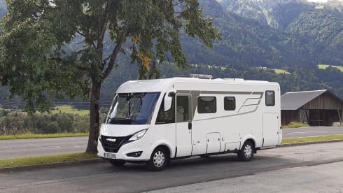 Comfortable Hymer 680 BMC Integral (2023). Book now for 2024!