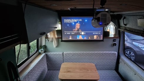 Oos Böske – Oos Böske – Buscamper 2/3 person Renault Master (2 x length bed!)