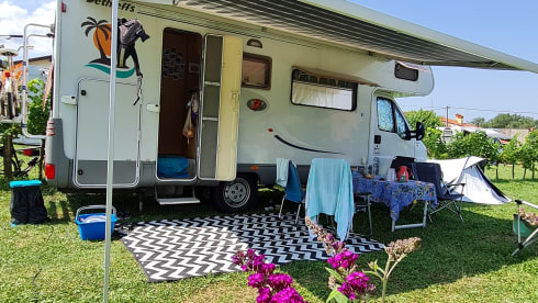 Spacious, cozy and complete family camper