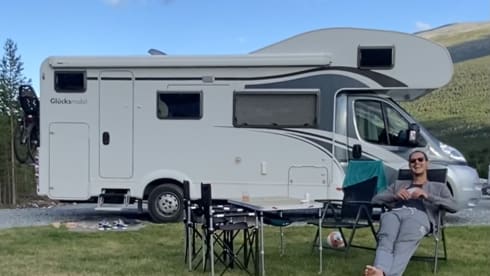 De Glucksmobil! – 6 person family camper Alcove
