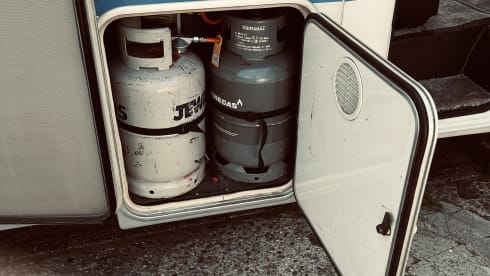 Veel plezier – 4p Adria Mobil alcove from 2004