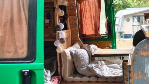 Kikker – 4p Volkswagen bus uit 2000