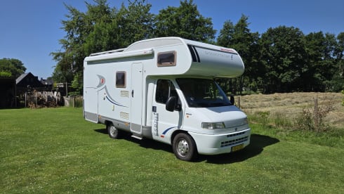 Fietje – Super leuke en nette Alkoof camper