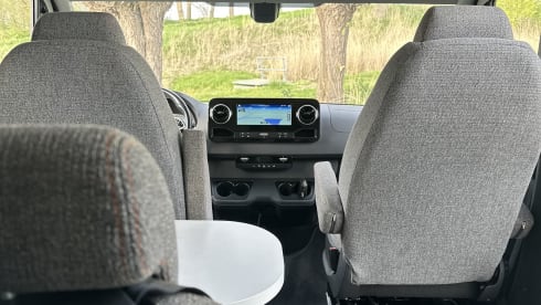 4p Mercedes-Benz Hymer camper met hefdak