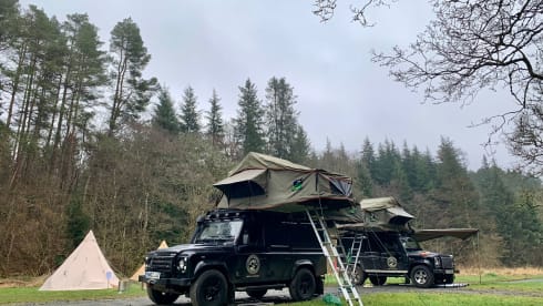 STEVENSON – Land Rover Defender 110 with Rooftop Tent & Awning | Carries 5, Sleeps 3