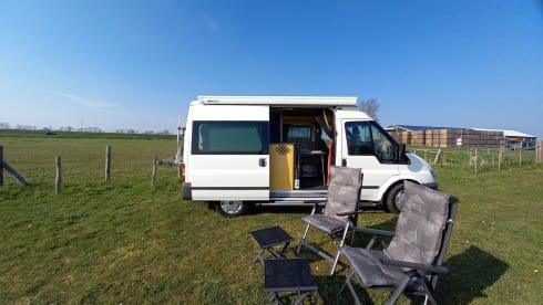 2p Ford camper van