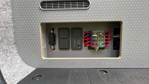 2p luxury off-grid VW Crafter bus camper (2023) autom.