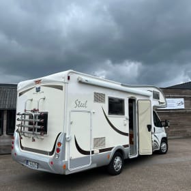 6 zitplaatsen 6 slaaplaatsen Fiat alcove uit 2011