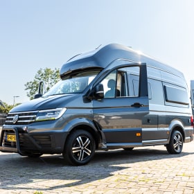 Clyde – 4p Volkswagen bus from 2022