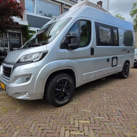 Grizzly the Gray – Self-sufficient Peugeot Boxer Camper for 2 Persons