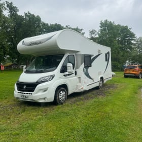 Cleo&Cezar – 7 berth Chausson Flash C656 semi-integrated from 2019
