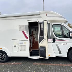 Volledig off-grid reizen met onze comfortabel uitgeruste 2p camper