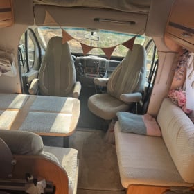 Billy  – Ruime Burstner Camper – Met Flexibel Stapelbed & Nieuwe Motor!