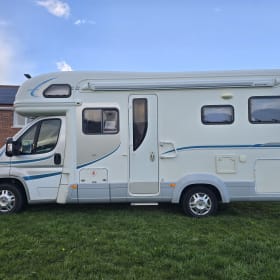 Roxy – Alcova Autotrail a 6 posti letto del 2011