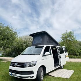 Sylvie – Wonderful VW T6 Camper with Poptop and Newly Fitted Interior!