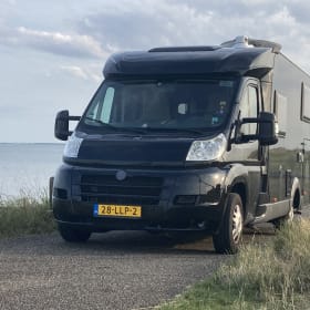 "Levensbloem" – Black Bürstner Half Integral from 2010