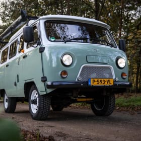 Camping-car tout-terrain UAZ Bukhanka 4x4 robuste