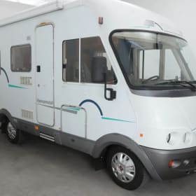 Hymer vast bed – Luxe intregaal Hymer B574