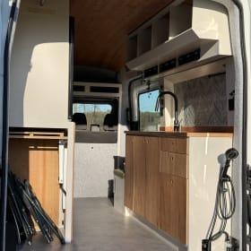 Omgebouwde (2025) Offgrid-Bus.