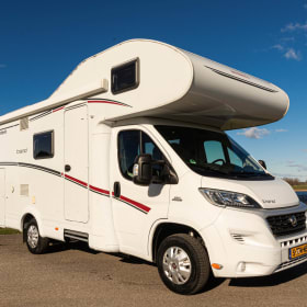 Luxurious & Compact 6-person camper with bunk beds