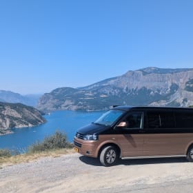 Exclusive camper van VW T5 with pop-up roof