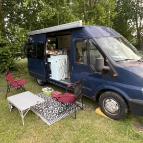 De blauwe bus – Ford Transit buscamper uit 2005