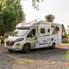 Gezellige halfintegraal camper voor 4 personen van 2021