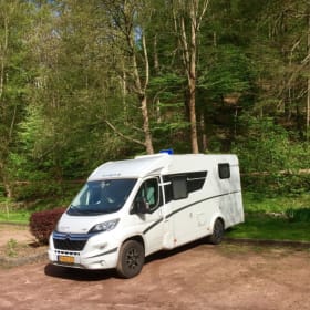 Luxe Sunlight V66 Adventure, semi-integrated camper