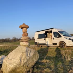 Compacte, compleet uitgeruste buscamper.