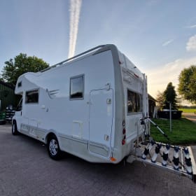 La bella vita – Luxe 6 persoons 160pk Arca Camper