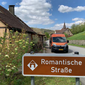 Oranje Boven – Pössl Camperbus 2 Win R Plus van 2019 met 163PK en Euro6