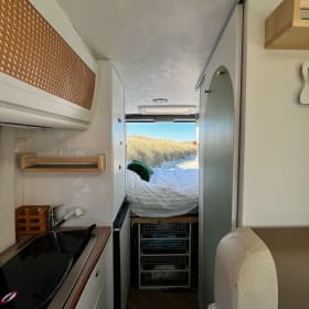 Campeggia come se fosse caldo: elegante, accogliente e pronto a partire. Per 2-3 persone.