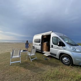 Moses The Van – Moses The Van: 4 persoons Fiat buscamper uit 2011