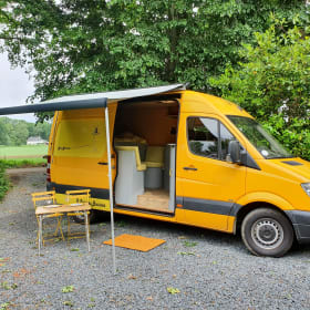 Gele Gerrie – Nothing is too crazy in this luxurious cat! Underfloor heating, coffee or a glass of wine?