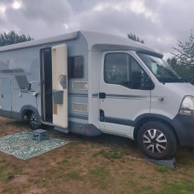 Comfortabele Knaus half-integraal