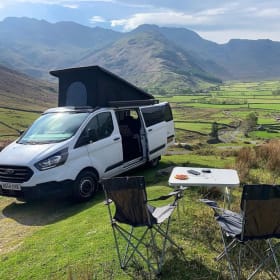 Charlie Van Dan – 4 berth Ford campervan from 2018