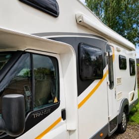 Sunrise  – Caravane Ford 6 couchages avec alcôve, modèle 2012