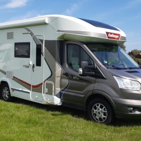 Challenger – Beautiful Comfortable Camper 170 hp (2-4 persons)