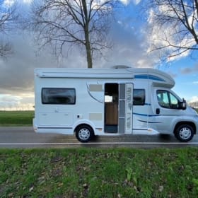 Luxurious, spacious and fully equipped 4-person camper.