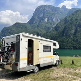 Freeda – Cozy, strong retro camper FIAT 290