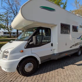 Fantastische Alkoof Familie Camper Chausson