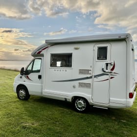 The Sunset Chaser – 2 posti letto Peugeot Autosleeper - Prezzo tutto compreso