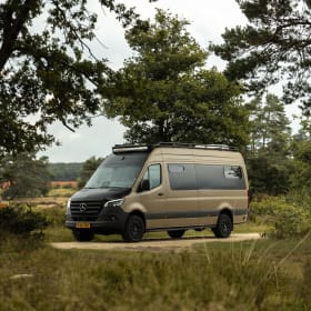 De Suite – 3p Mercedes-Benz campervan from 2024