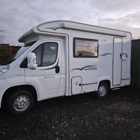 FARAH – 2 berth Peugeot bus from 2009