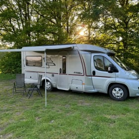 Ruime Luxe 2P Hymer Half-integraal KM VRIJ!