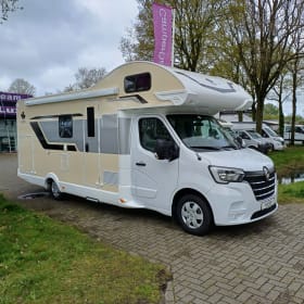 C19 – zeer luxe 6 pers. Ahorn-Canada camper met garage 