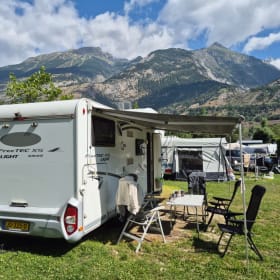 Family camper with 3-person bunk bed (6 persons)
