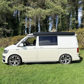Freddie – 4 berth Volkswagen campervan from 2018 (Air con, Diesel heater and awning)